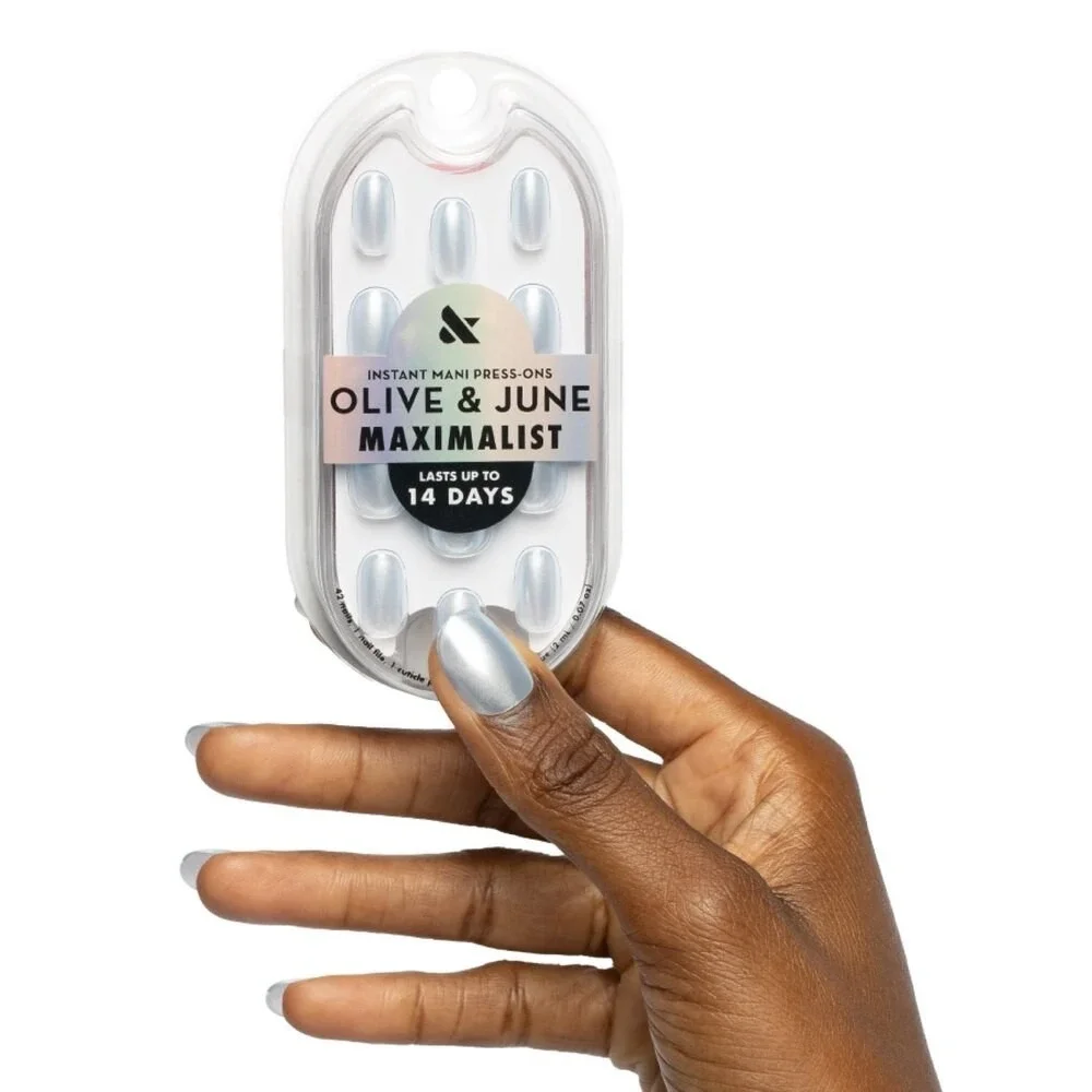 Olive & June Mani Maximalist Instant Press-On Nails Round Short Sky Chrome